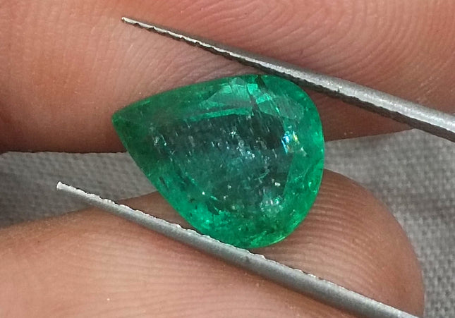 GSI Certified 2.65ct Medium Deep Pure Golden Green Natural Emerald Loose Gemstone