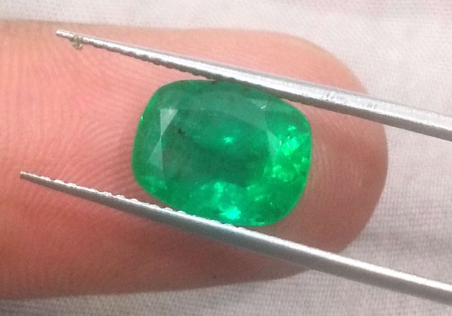 3.16ct GSI Certified Vivid Medium Deep Green Swat Emerald Minor Oiled Loose Gemstone