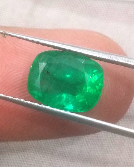 3.16ct GSI Certified Vivid Medium Deep Green Swat Emerald Minor Oiled Loose Gemstone