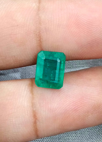 3,74 ct mittelgrüner sambischer Smaragd, 100 % aus der Erde gewonnene Edelsteine