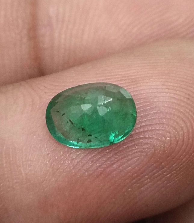 Certified 1.33ct Natural Swat Emerald Stone.