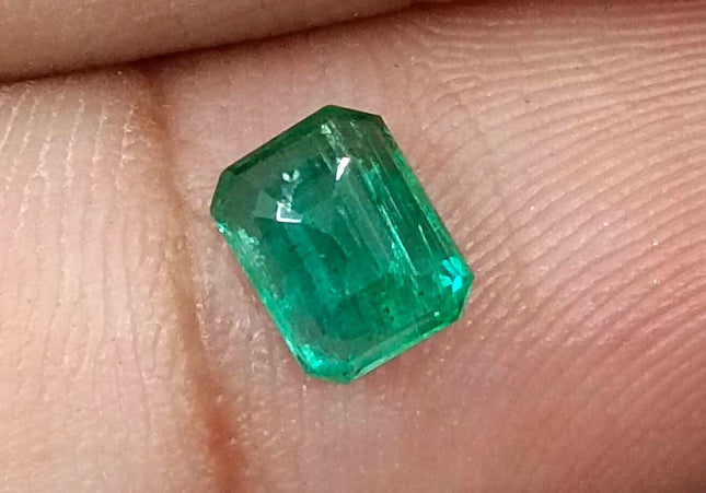 GSI Certified 0.91ct Deep Green Zambian Emerald Minor Oiled Loose Gemstone
