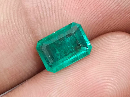 2.45ct Natural emerald Bright medium light green oval cut SGL certified Stone