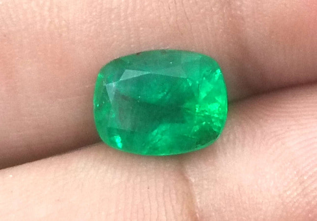 3.16ct GSI Certified Vivid Medium Deep Green Swat Emerald Minor Oiled Loose Gemstone