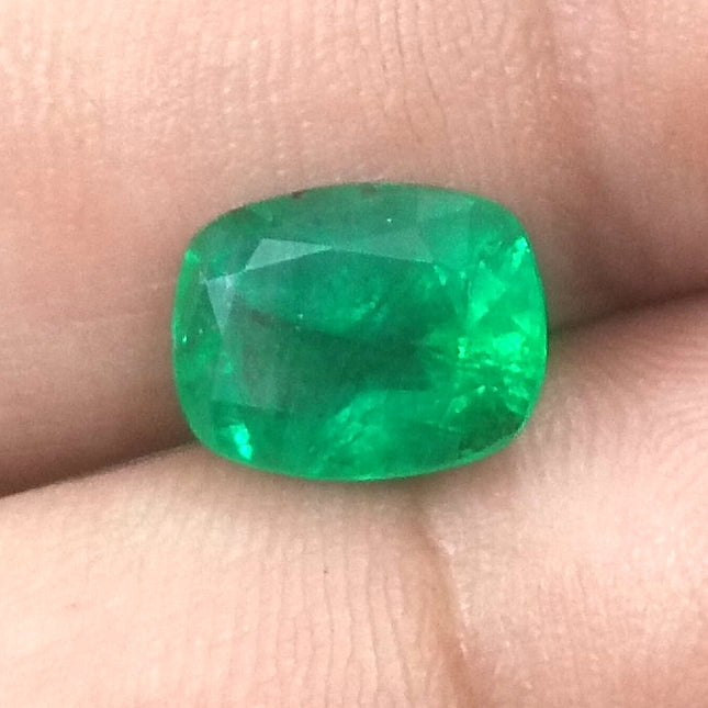 3.16ct GSI Certified Vivid Medium Deep Green Swat Emerald Minor Oiled Loose Gemstone