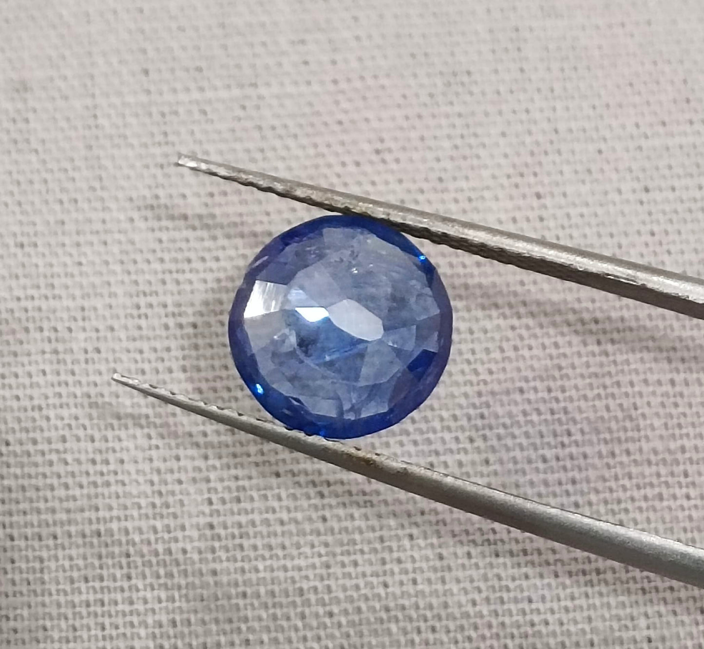 GSI Certified 2.51ct Royal Blue Ceylon Sapphire, 100% Natural Earth Mined Gemstone