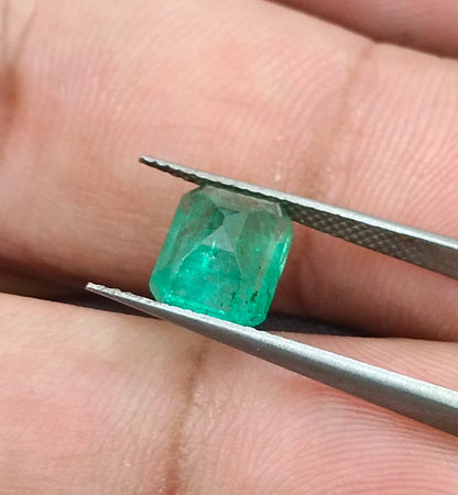 2.30ct Swat Emerald, 100% Natural Earth Mined Gemstone.