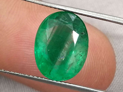 Swat Emerald 5.72ct Vivid Green Certified Natural Oval Cut Stone.
