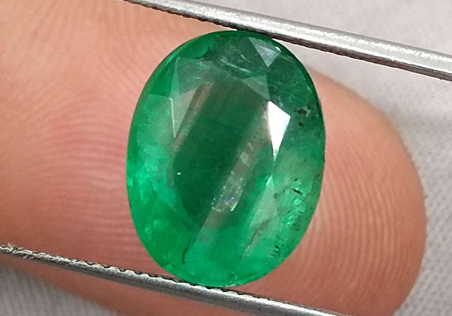 Big 5.72ct Swat Emerald, Vivid Green Oval Cut Minor Oiled Loose Gemstone
