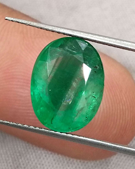 Big 5.72ct Swat Emerald, Vivid Green Oval Cut Minor Oiled Loose Gemstone