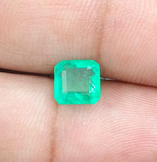 1.51ct Colombian Emerald, 100% Natural Earth Mined Gemstone.