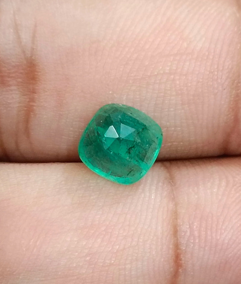 2.73ct Zambian Emerald , 100% Natural Earth Mined Gemstone.