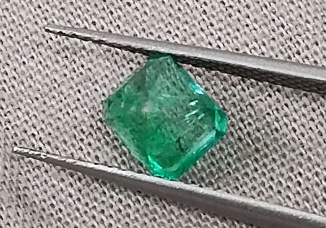 GSI Certified 1.06ct Medium Intense Green Zambian Emerald Minor Oiled Loose Gemstone
