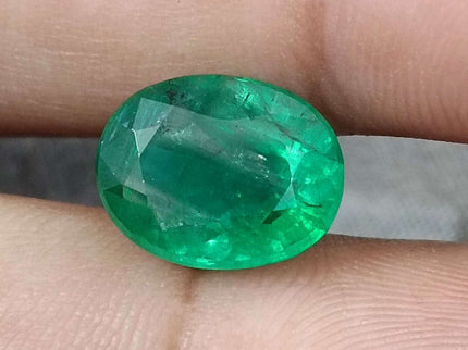 Swat Emerald 5.72ct Vivid Green Certified Natural Oval Cut Stone.