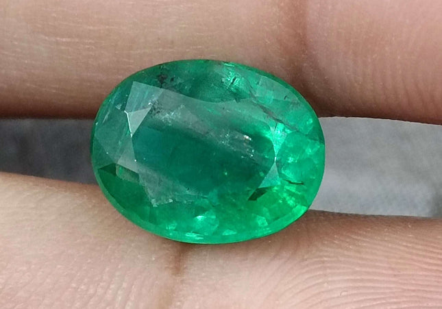 Big 5.72ct Swat Emerald, Vivid Green Oval Cut Minor Oiled Loose Gemstone