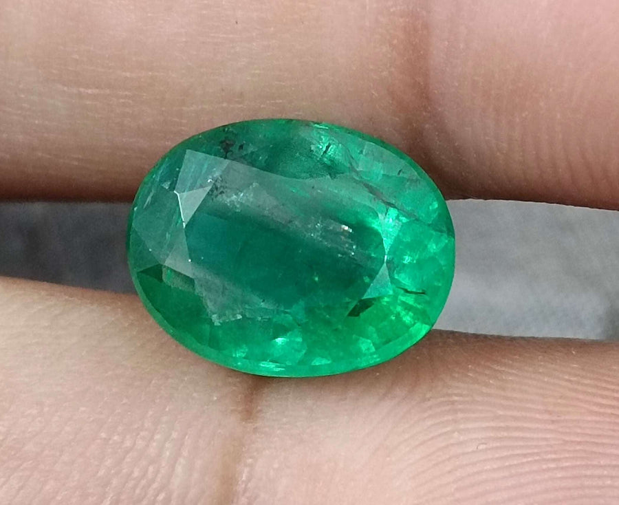 Swat Emerald 5.72ct Vivid Green Certified Natural Oval Cut Stone.
