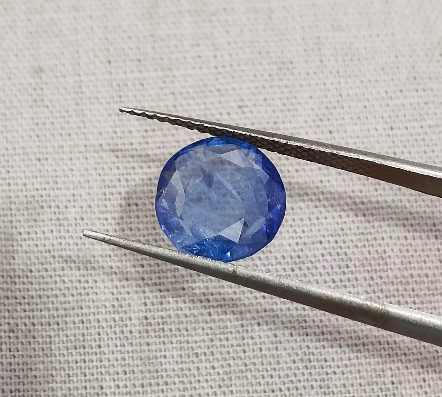 GSI Certified 2.51ct Royal Blue Ceylon Sapphire, 100% Natural Earth Mined Gemstone