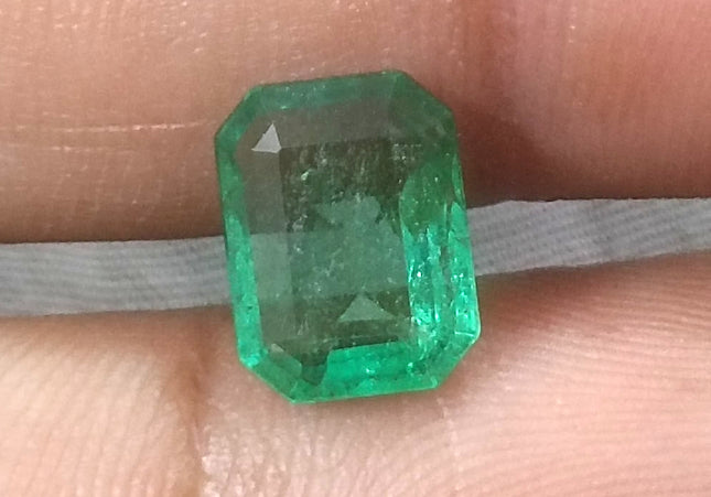 2.35ct GSI Certified Medium Green Zambian Emerald Minor Oiled Loose Gemstone