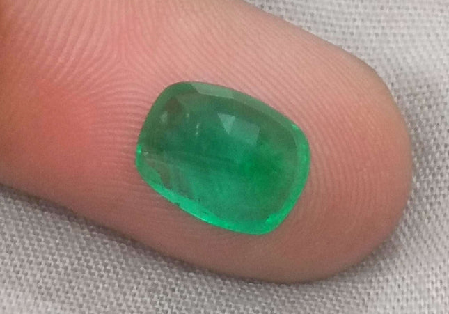 3.16ct GSI Certified Vivid Medium Deep Green Swat Emerald Minor Oiled Loose Gemstone