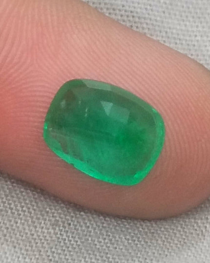 3.16ct GSI Certified Vivid Medium Deep Green Swat Emerald Minor Oiled Loose Gemstone