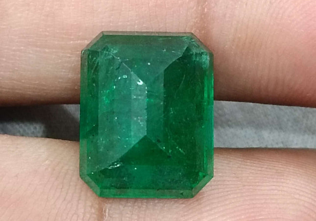 11.92ct Natural Deep Vivid Green Minor Oiled Swat Emerald.