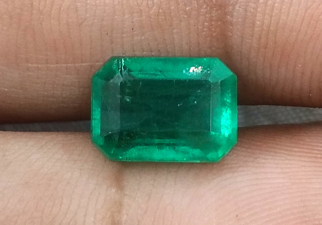 3.95ct Vivid Medium Green Zambian Emerald Minor Oiled Loose Gemstone