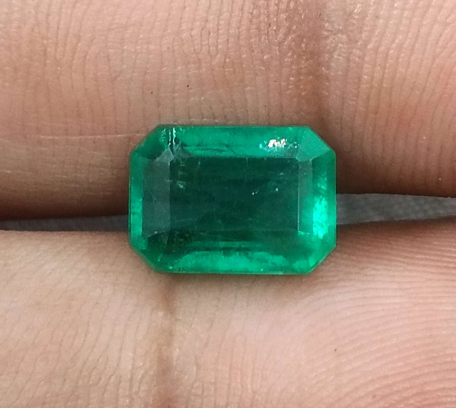 Certified 3.92ct Natural Zambian Emerald, Vivid Green Stone.