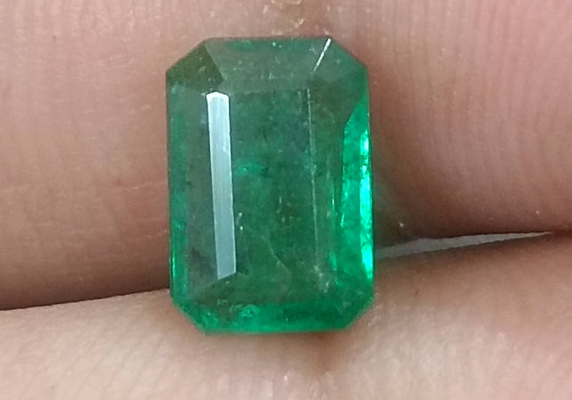 GSI Certified 1.63ct Medium Deep Green Natural Emerald Minor Oiled Loose Gemstone