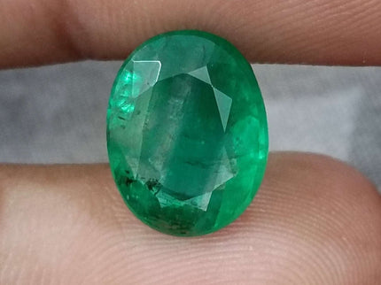 Swat Emerald 5.72ct Vivid Green Certified Natural Oval Cut Stone.