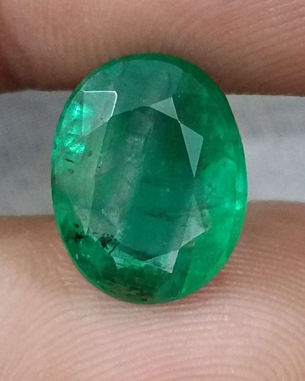 Big 5.72ct Swat Emerald, Vivid Green Oval Cut Minor Oiled Loose Gemstone