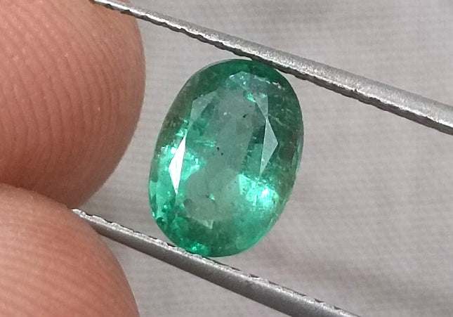 GSI Certified 1.38ct Bright Medium Shamrock Green Natural Zambian Emerald Minor Oiled Loose Gemstone