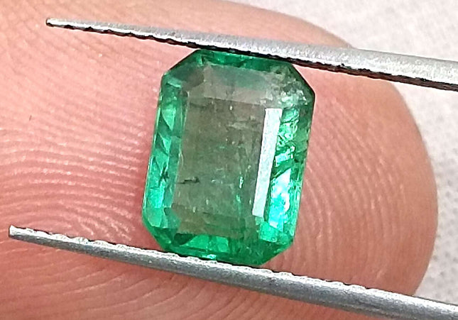 GSI Certified 1.62ct Medium Green Zambian Emerald Minor Oiled Loose Gemstone