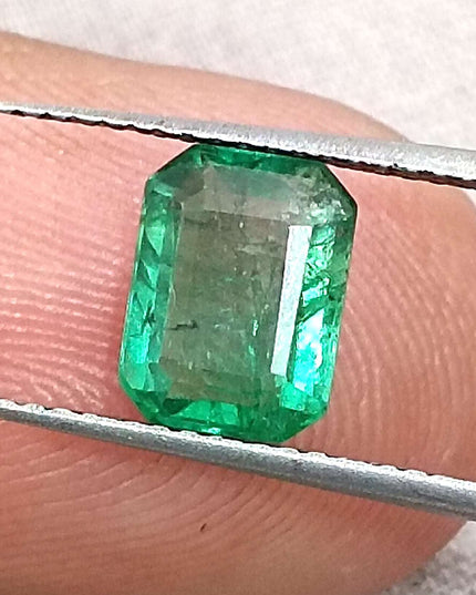 GSI Certified 1.62ct Medium Green Zambian Emerald Minor Oiled Loose Gemstone
