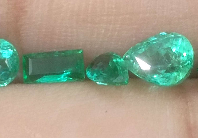 4.10ct Medium to Medium Deep Electric Green Zambian Emerald Parcel Minor Oiled Loose Gemstones