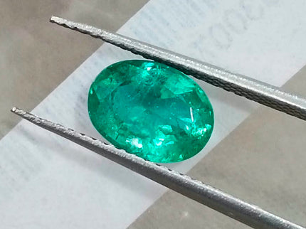 1.48ct Natural Emerald Medium Deep Green Shiny Oval SGL Certified Gemstone