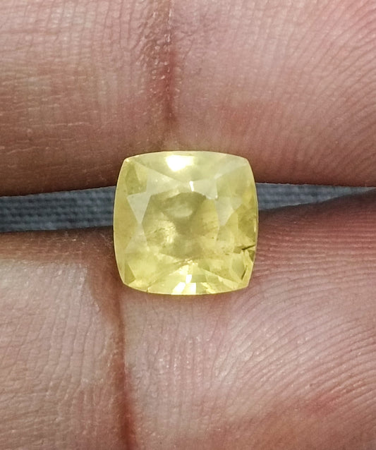 GSI Certified 3.85ct Vivid Yellow Sapphire, 100% Natural Untreated Gemstone.