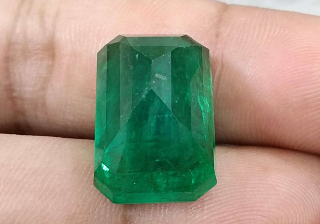 Huge 29.19ct Swat Emerald, Medium Deep Velvet Green Minor oiled Loose Gemstone.