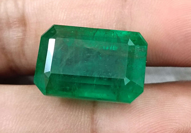 Huge 29.19ct Swat Emerald, Medium Deep Velvet Green Minor oiled Loose Gemstone.