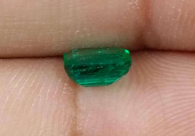 GSI Certified 0.91ct Deep Green Zambian Emerald Minor Oiled Loose Gemstone