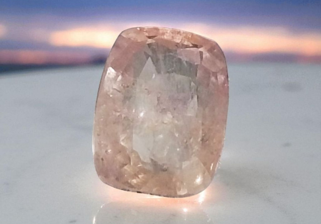 IGI Certified 4.90ct Padparadscha Sapphire, Natural untreated.
