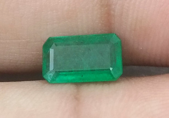 1.66 GSI Certified Vivid Deep Green Swat Emerald Minor Oiled Loose Gemstone