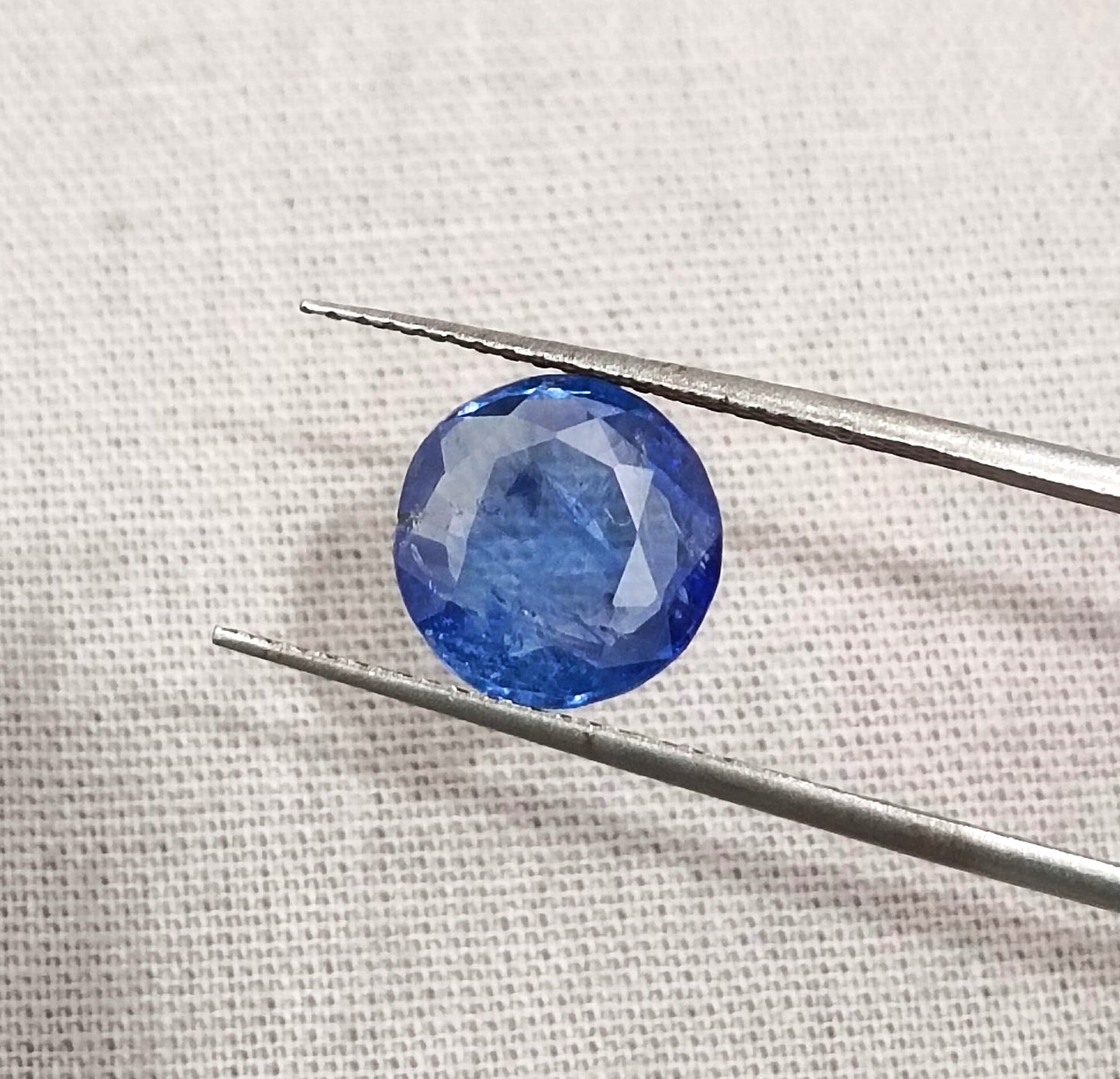 GSI Certified 2.51ct Royal Blue Ceylon Sapphire, 100% Natural Earth Mined Gemstone