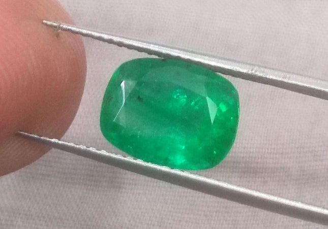 3.16ct GSI Certified Vivid Medium Deep Green Swat Emerald Minor Oiled Loose Gemstone