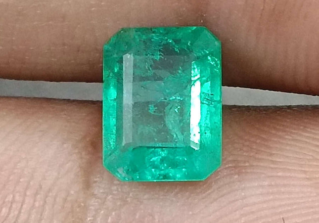 GSI Certified 1.76ct Medium Light Green Zambian Emerald Minor Oiled Loose Gemstone