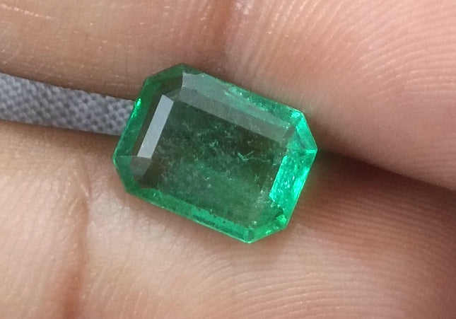 2.35ct GSI Certified Medium Green Zambian Emerald Minor Oiled Loose Gemstone