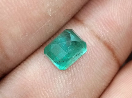 2.11ct Zambian Emerald , 100% Natural Earth Mined Gem.