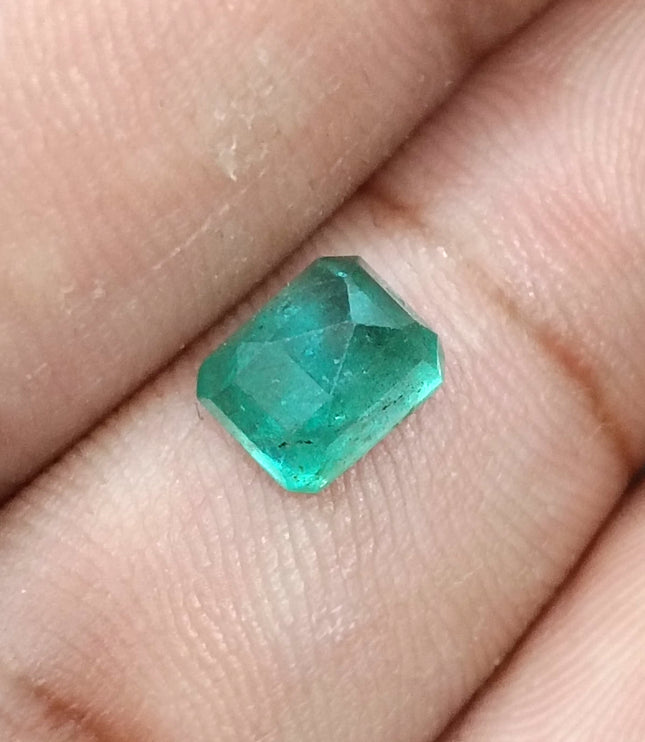 2.11ct Zambian Emerald , 100% Natural Earth Mined Gem.