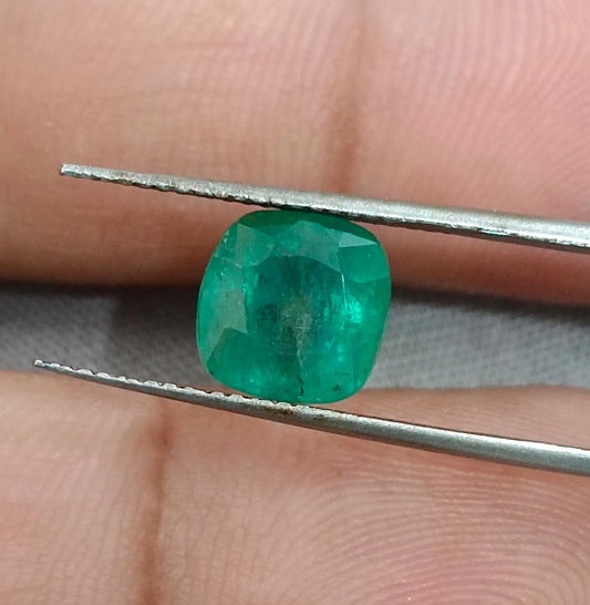 2.73ct Zambian Emerald , 100% Natural Earth Mined Gemstone.