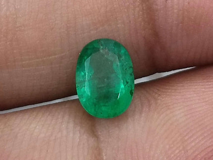 Certified 1.33ct Natural Swat Emerald Stone.