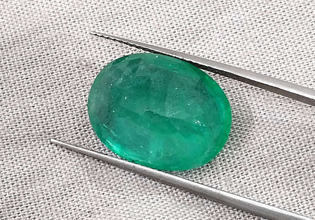Big 10.20ct Zambian Emerald, Grass Green Oval cut Moderately Oiled Loose Gemstone.
